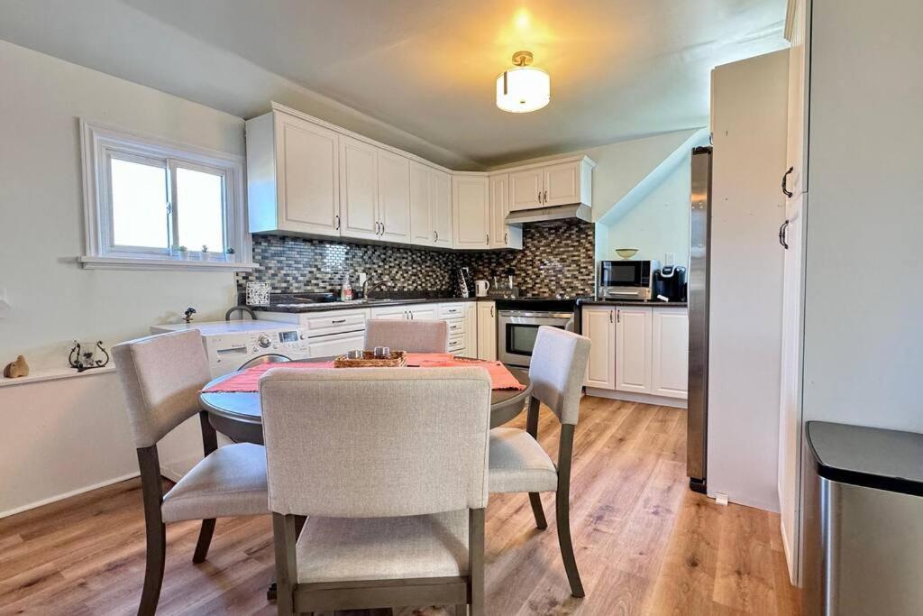 Near The Falls Two Bedroom - 5 Min Walk To Clifton Ниагарски водопад Екстериор снимка